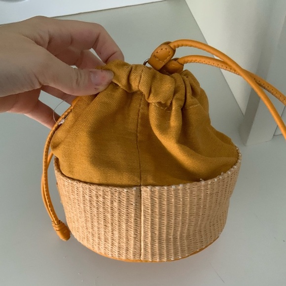 AREZZO GIORNO Brazil Drawstring Raffia Crossbody Bucket Purse Leather BRAND NEW - Picture 2 of 16